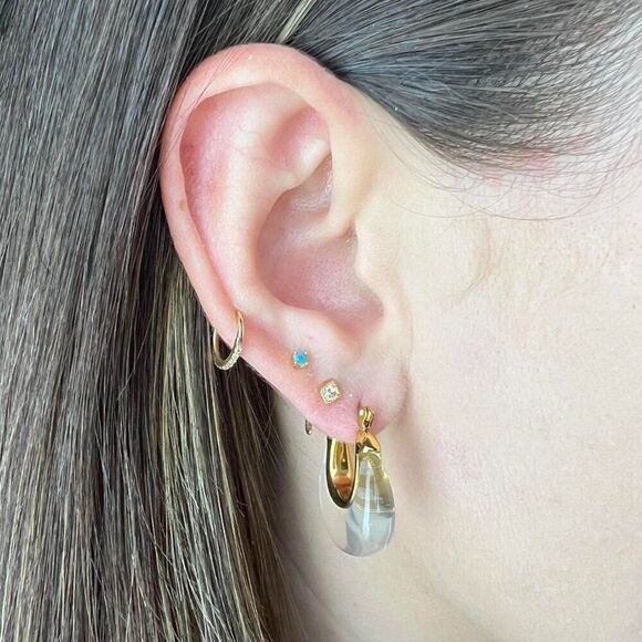 New! “Stila” Clear Resin Hoop Earrings - Picture 4 of 4